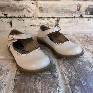 FootMates Cream Mary Jane Dress Shoes